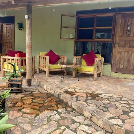 Afro Smile Hotel & Guest House - Джинджа Экстерьер фото