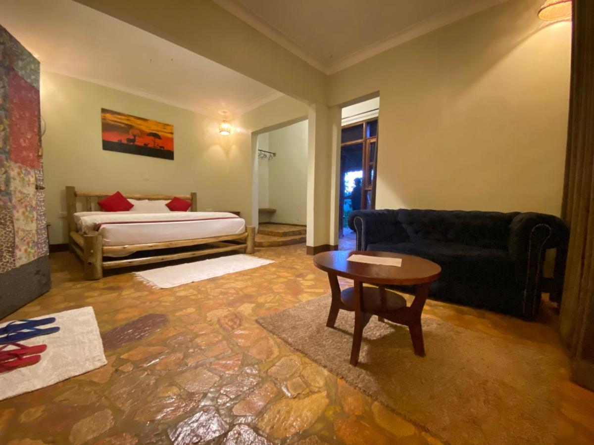 Afro Smile Hotel & Guest House - Джинджа Экстерьер фото