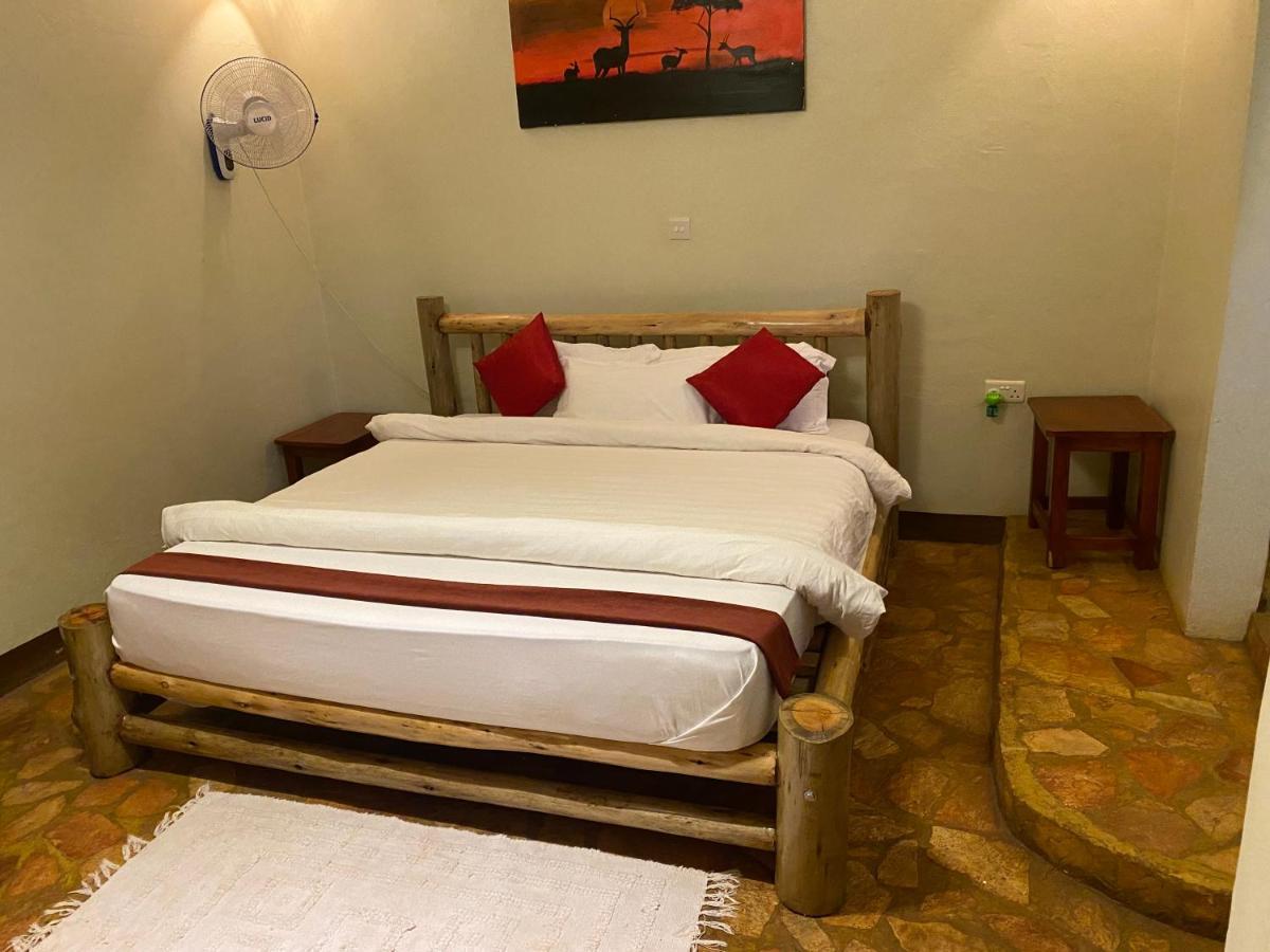 Afro Smile Hotel & Guest House - Джинджа Экстерьер фото