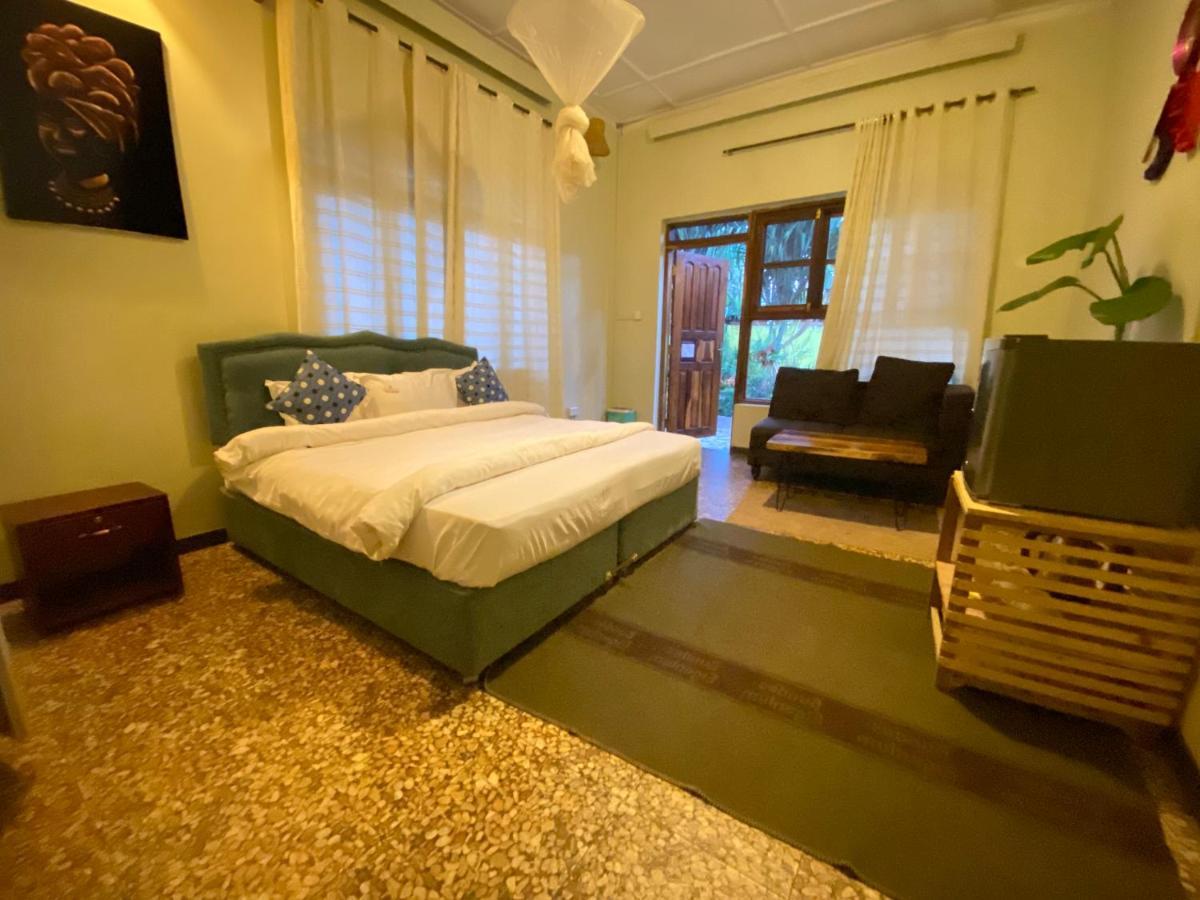 Afro Smile Hotel & Guest House - Джинджа Экстерьер фото