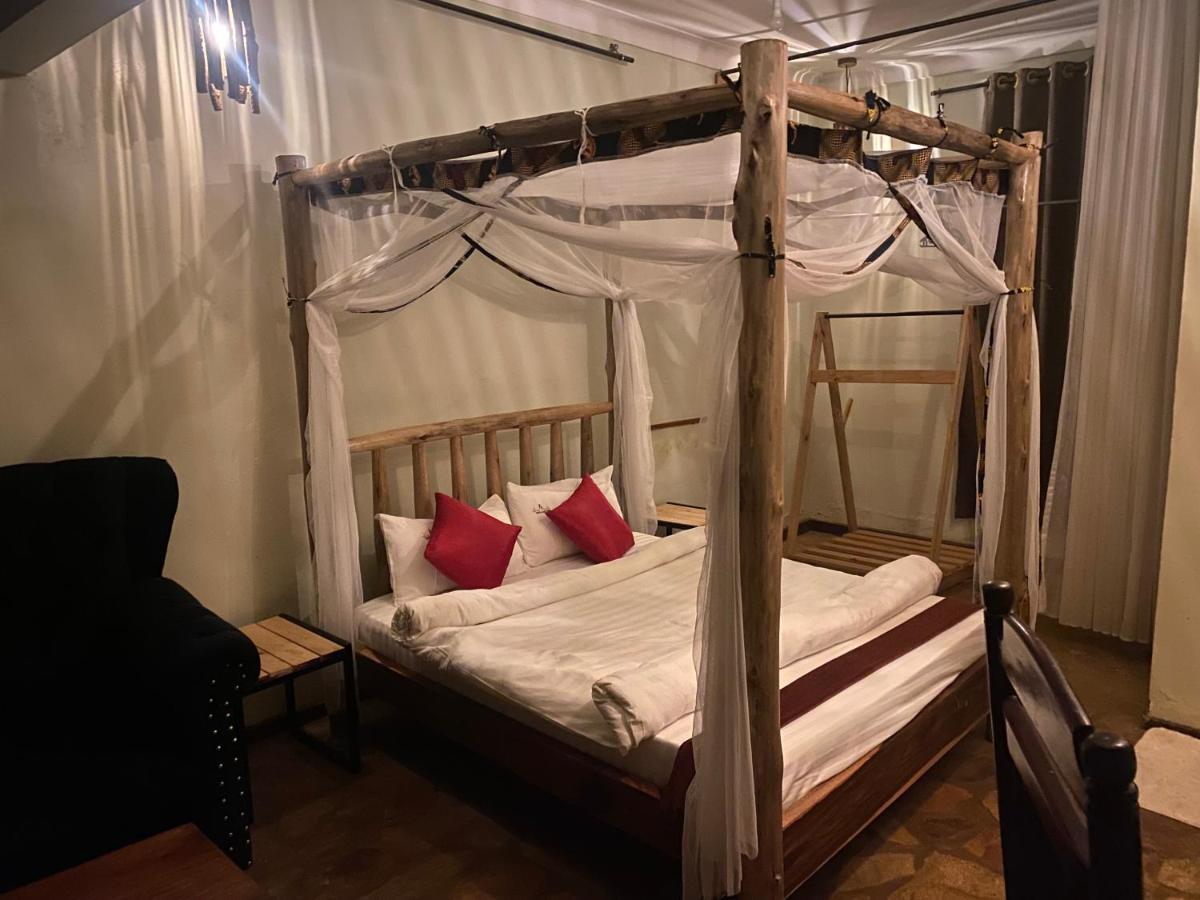 Afro Smile Hotel & Guest House - Джинджа Экстерьер фото