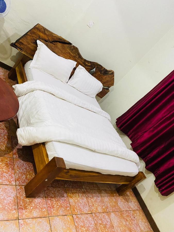 Afro Smile Hotel & Guest House - Джинджа Экстерьер фото