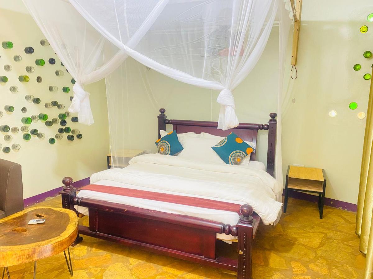 Afro Smile Hotel & Guest House - Джинджа Экстерьер фото