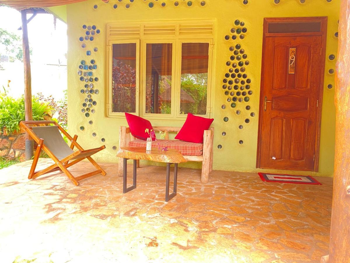 Afro Smile Hotel & Guest House - Джинджа Экстерьер фото
