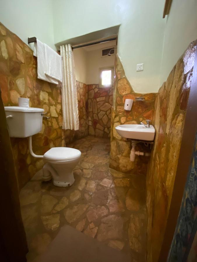 Afro Smile Hotel & Guest House - Джинджа Экстерьер фото