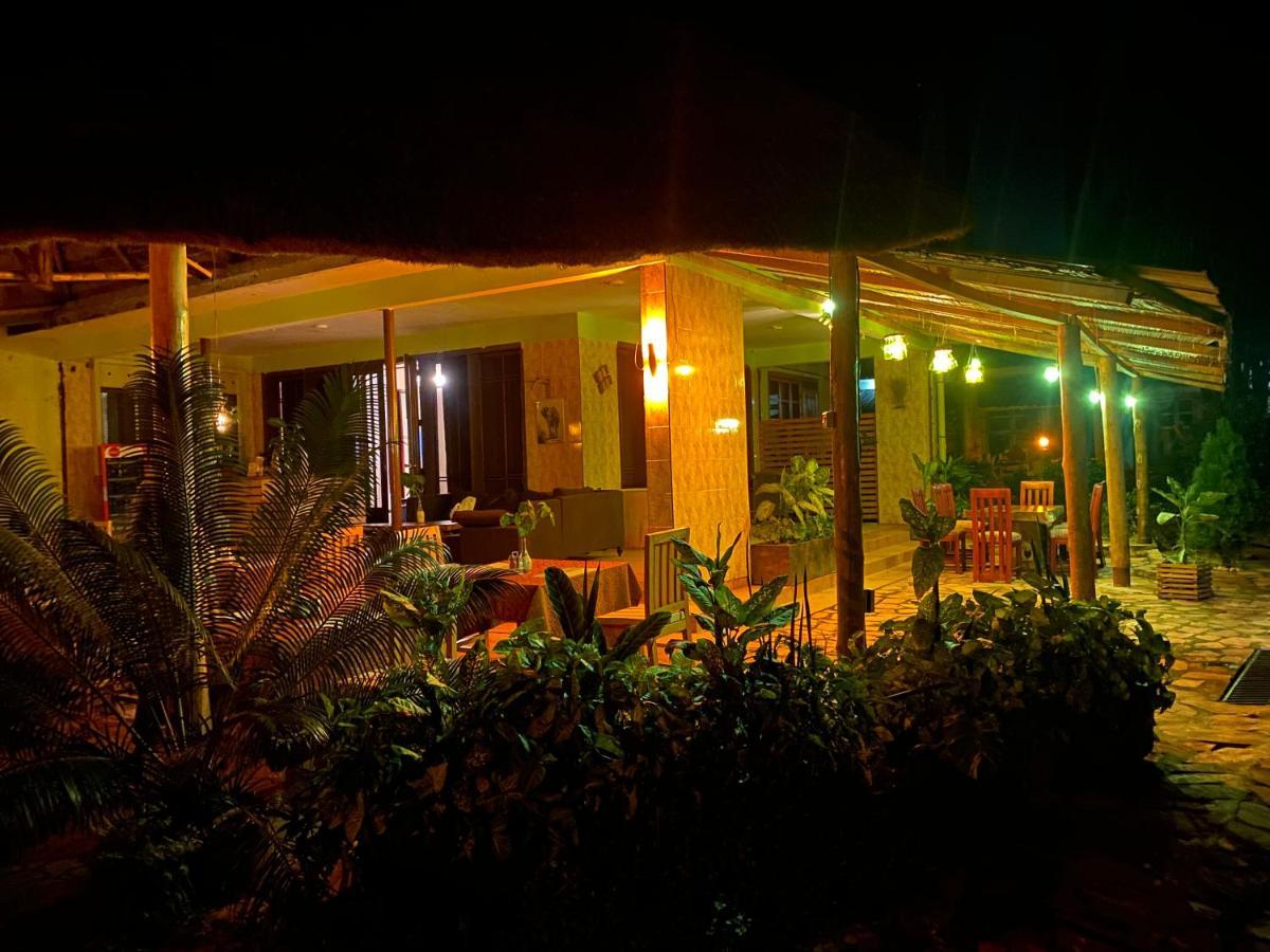 Afro Smile Hotel & Guest House - Джинджа Экстерьер фото