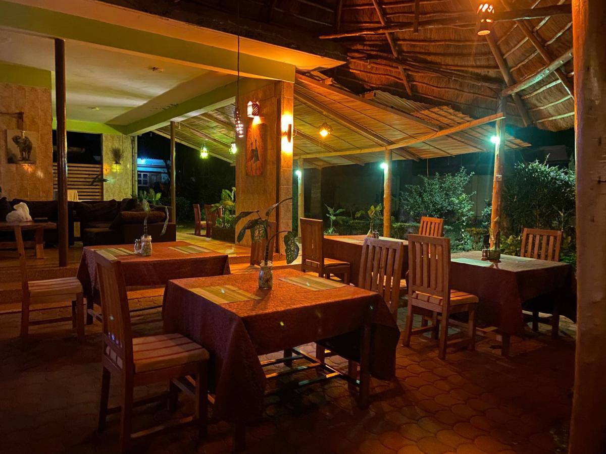 Afro Smile Hotel & Guest House - Джинджа Экстерьер фото