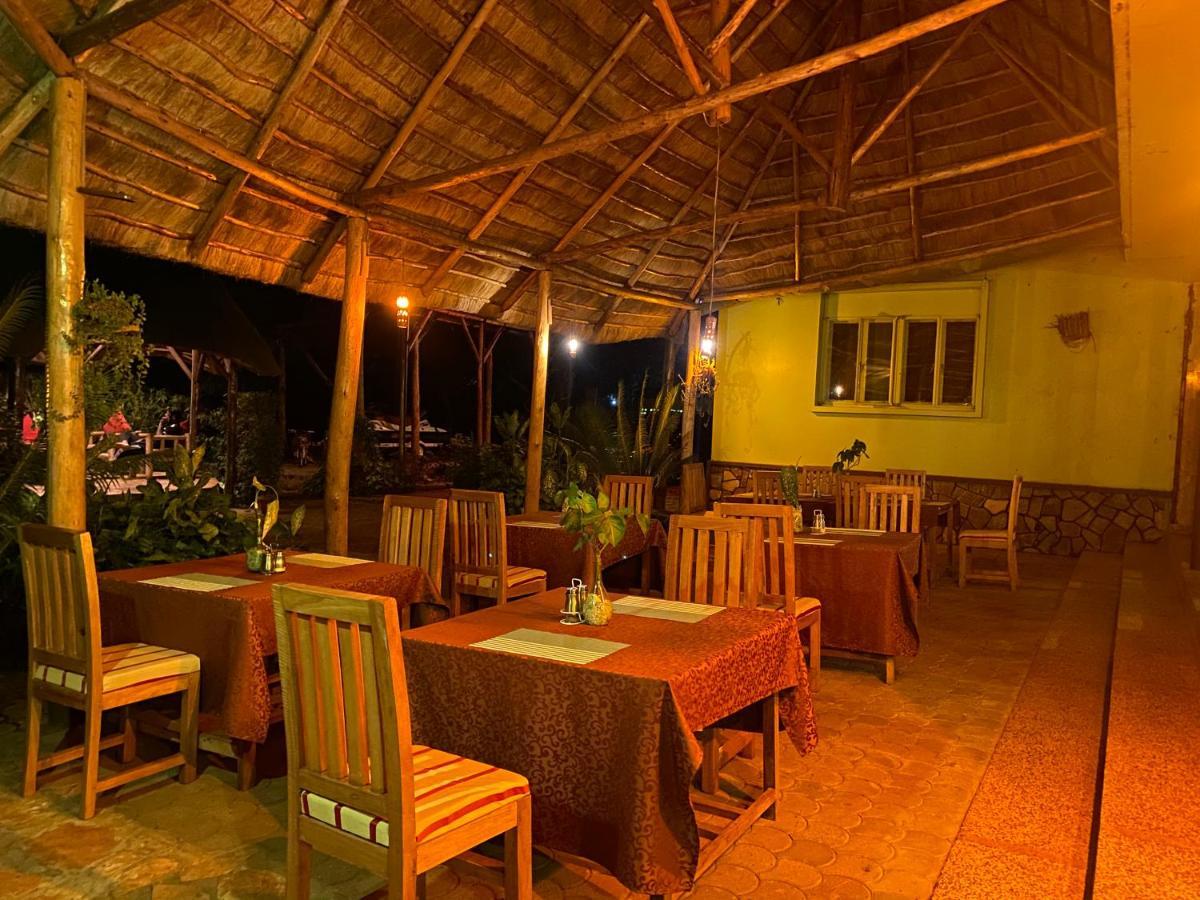 Afro Smile Hotel & Guest House - Джинджа Экстерьер фото