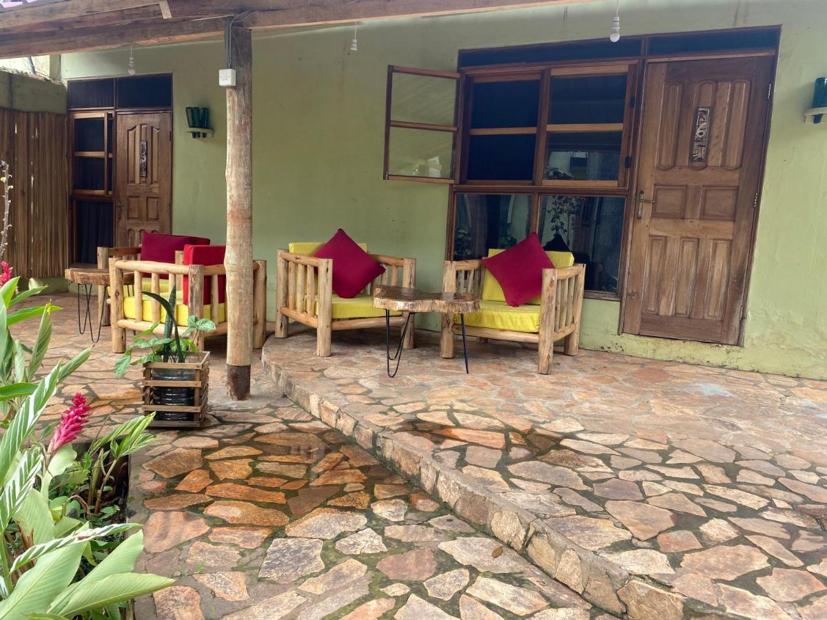 Afro Smile Hotel & Guest House - Джинджа Экстерьер фото