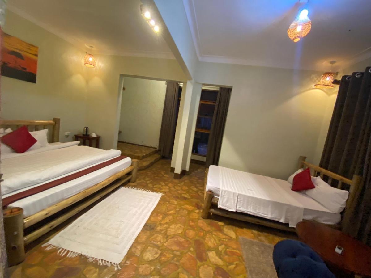 Afro Smile Hotel & Guest House - Джинджа Экстерьер фото
